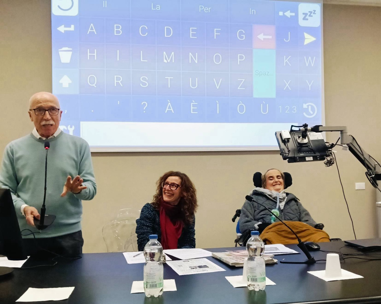 Un momento del dialogo nel corso della presentazione del libro. Da destra: Barbara Dossena, Barbara Sartori e il dott. Roberto Franchi